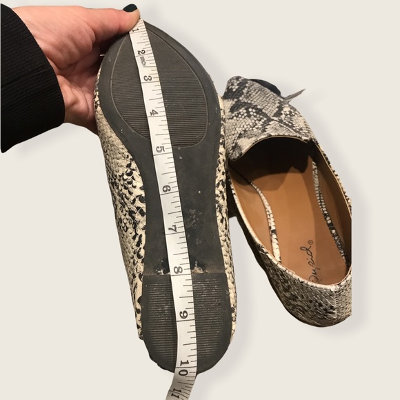 Qupid• Snake Print Pointed Toe Flat• EUC! - Picture 9 of 10